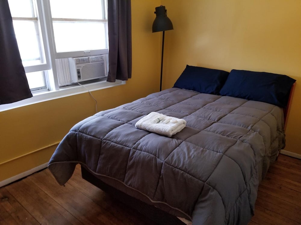 Hamtramck Hostel 4/33