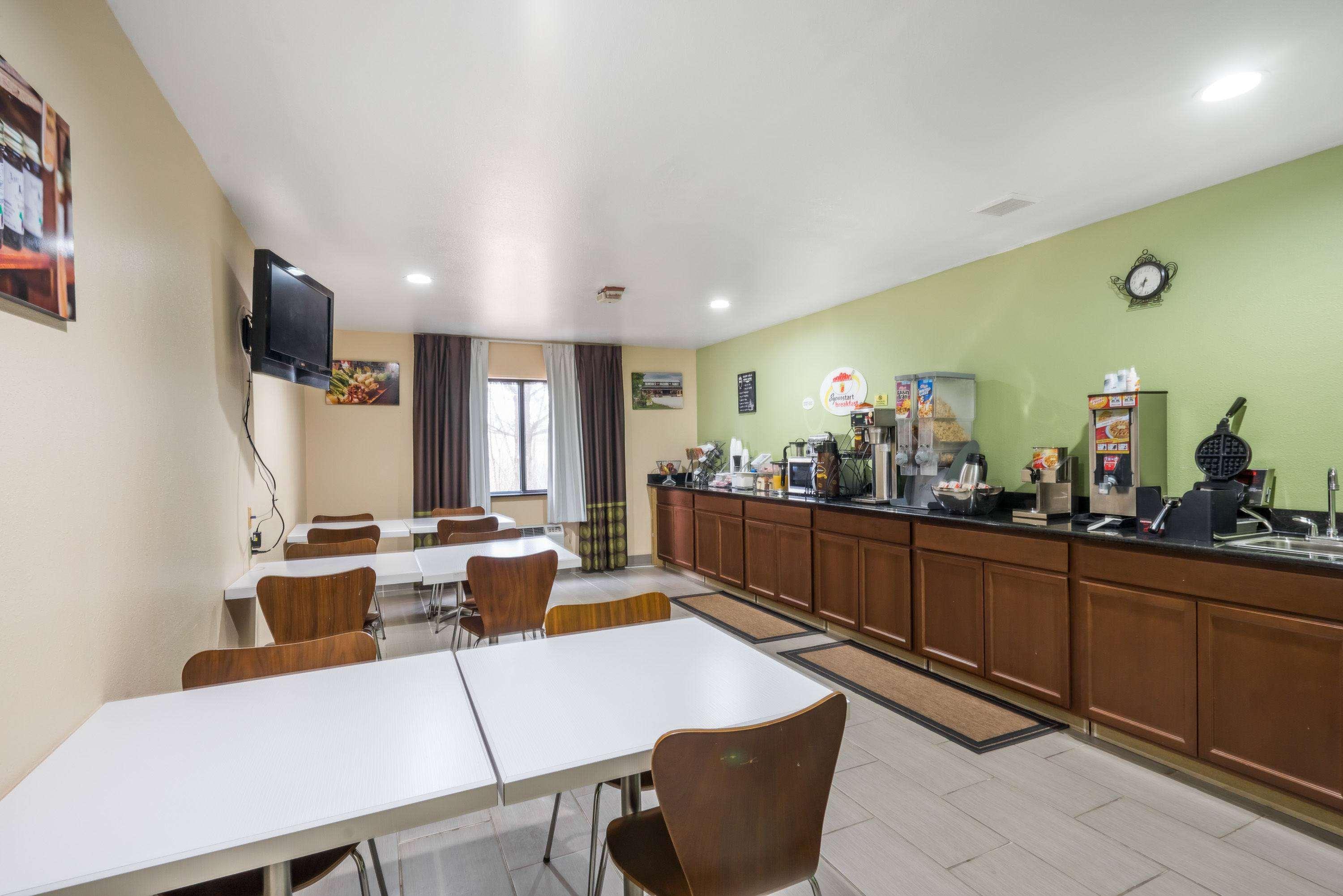 Super 8 by Wyndham Munfordville KY 22/27