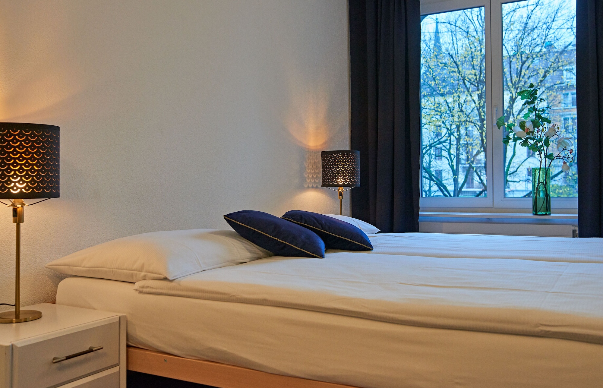 ROOM, TWIN BEDS, SHARED BATHROOM