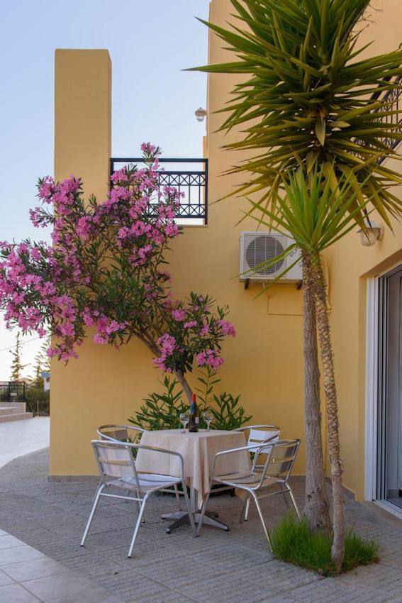 Melissa Hotel 35/46