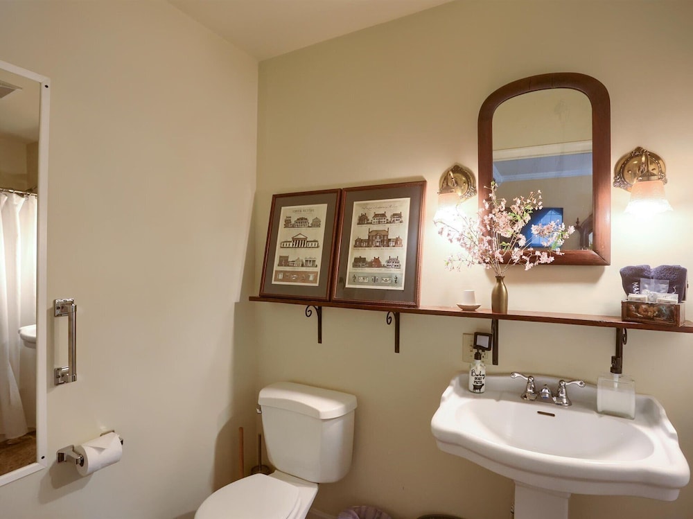 Battlefield Bed &amp; Breakfast Inn 75/76