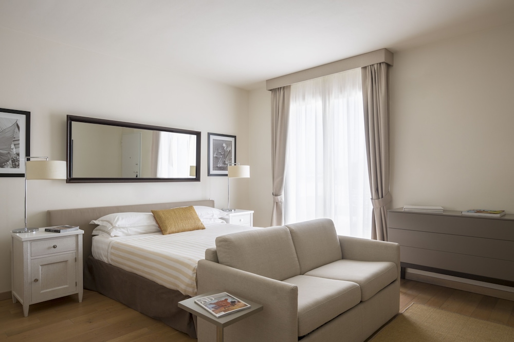 RESORT BAIA SCARLINO 52/75