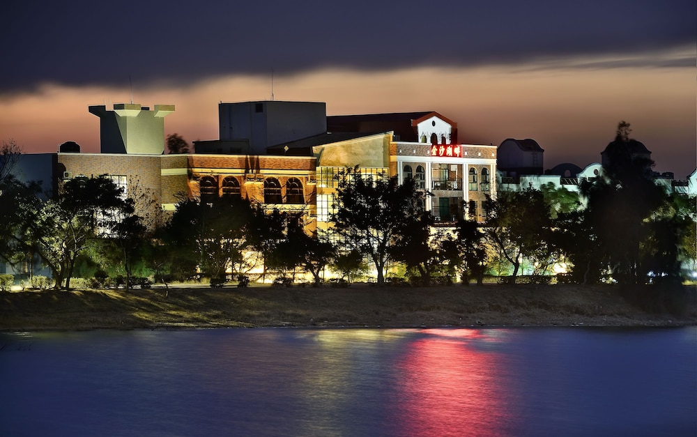 Jinsha Lake Side Hotel 43/49