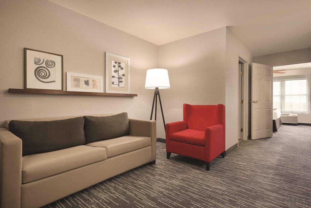 Country Inn & Suites by Radisson, Galena, IL 50/67