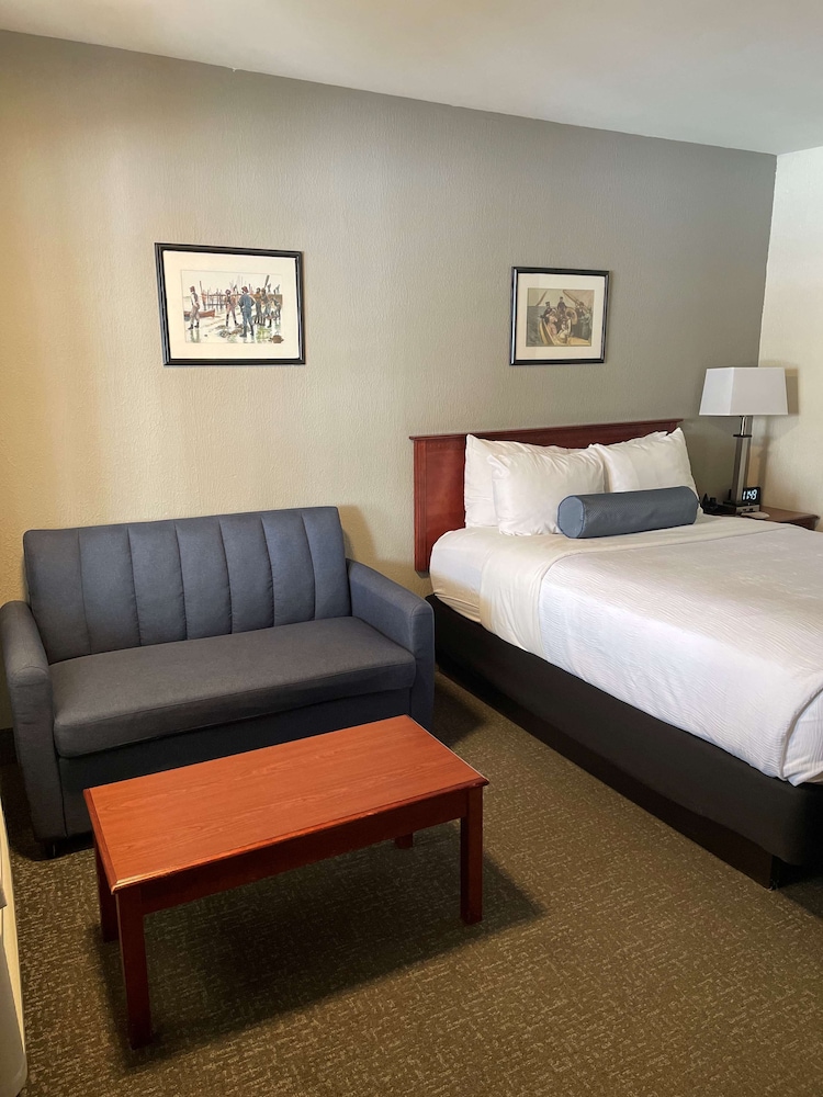 SureStay Plus by Best Western Woodbury Inn 10/35
