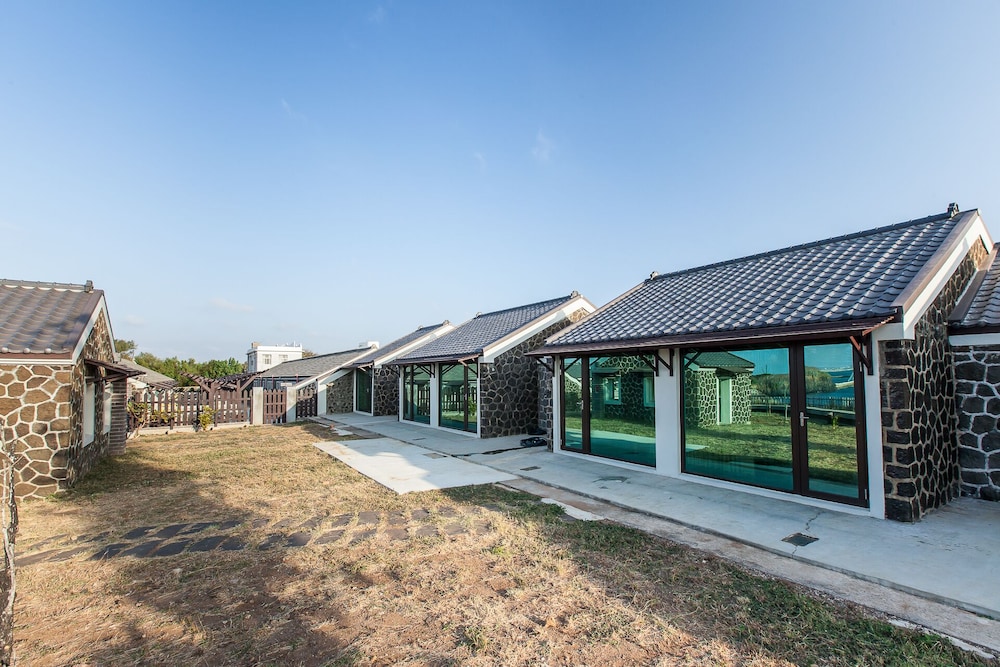 PENGHU BAY RESORT 35/45