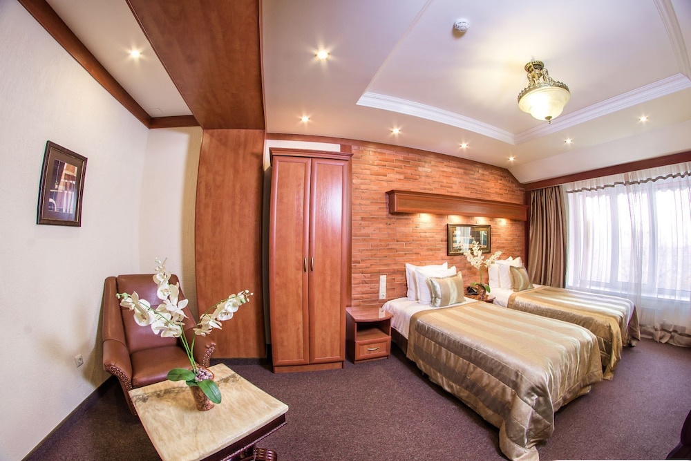 COMFORT, DOUBLE OR TWIN BED