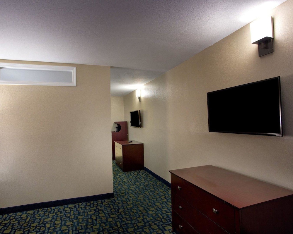 Quality Inn Hammond, LA 12/30