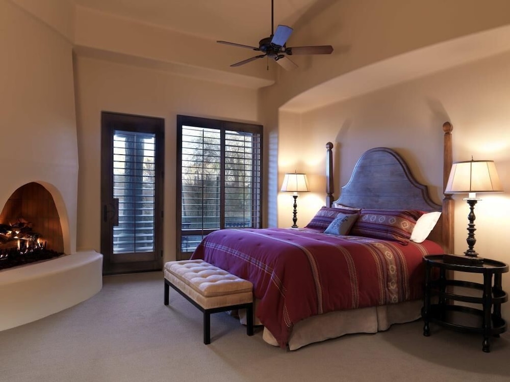 4 Bedrooms, Hacienda, King Bed