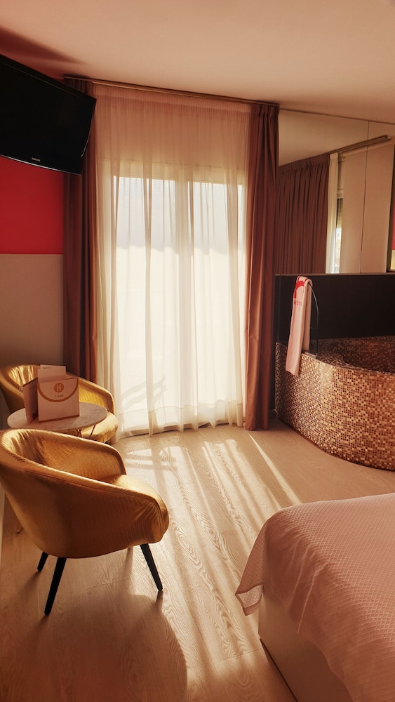 H Hotel 36/65