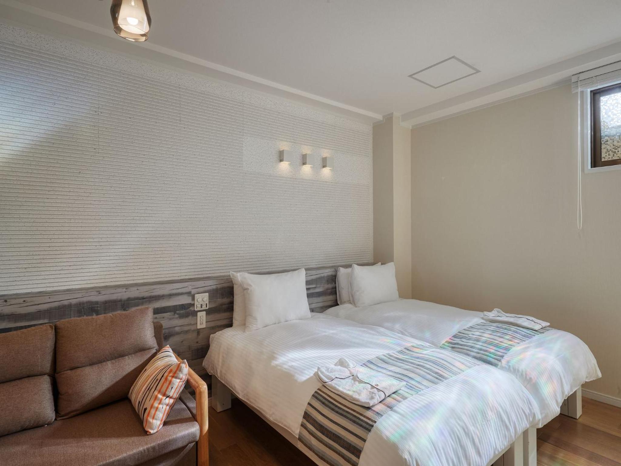 غرفة بسريرين منفصلين، La Casa Panacea Okinawa Resort 3/10