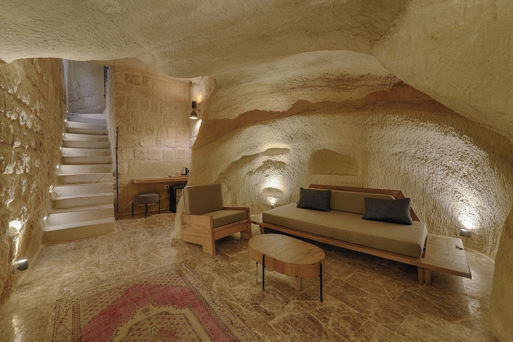 Solem Cave Suites 24/56