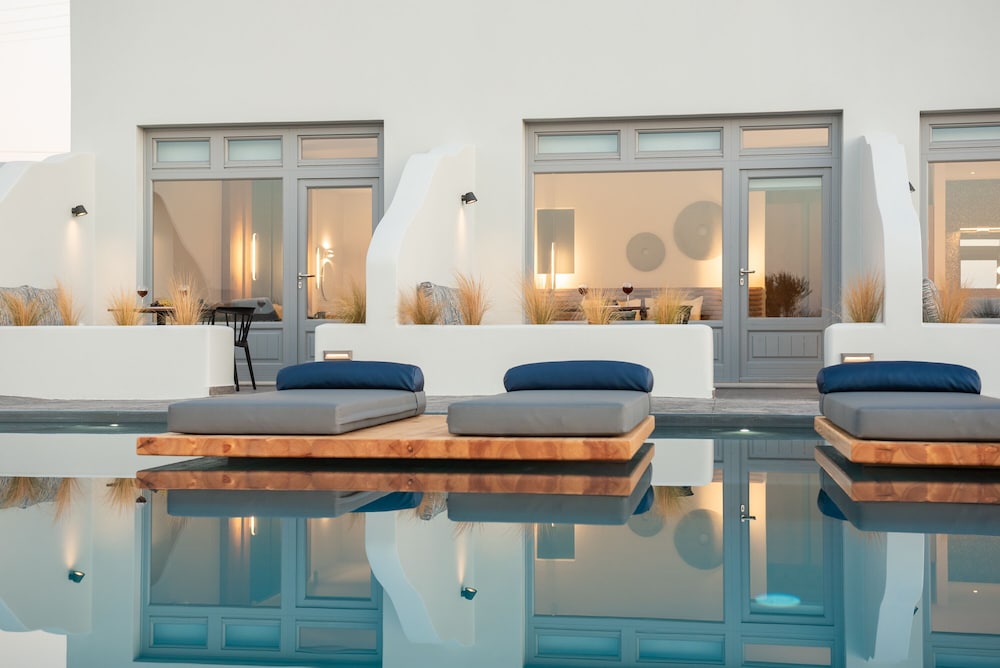 Volcanic Arc Santorini Suites 6/59