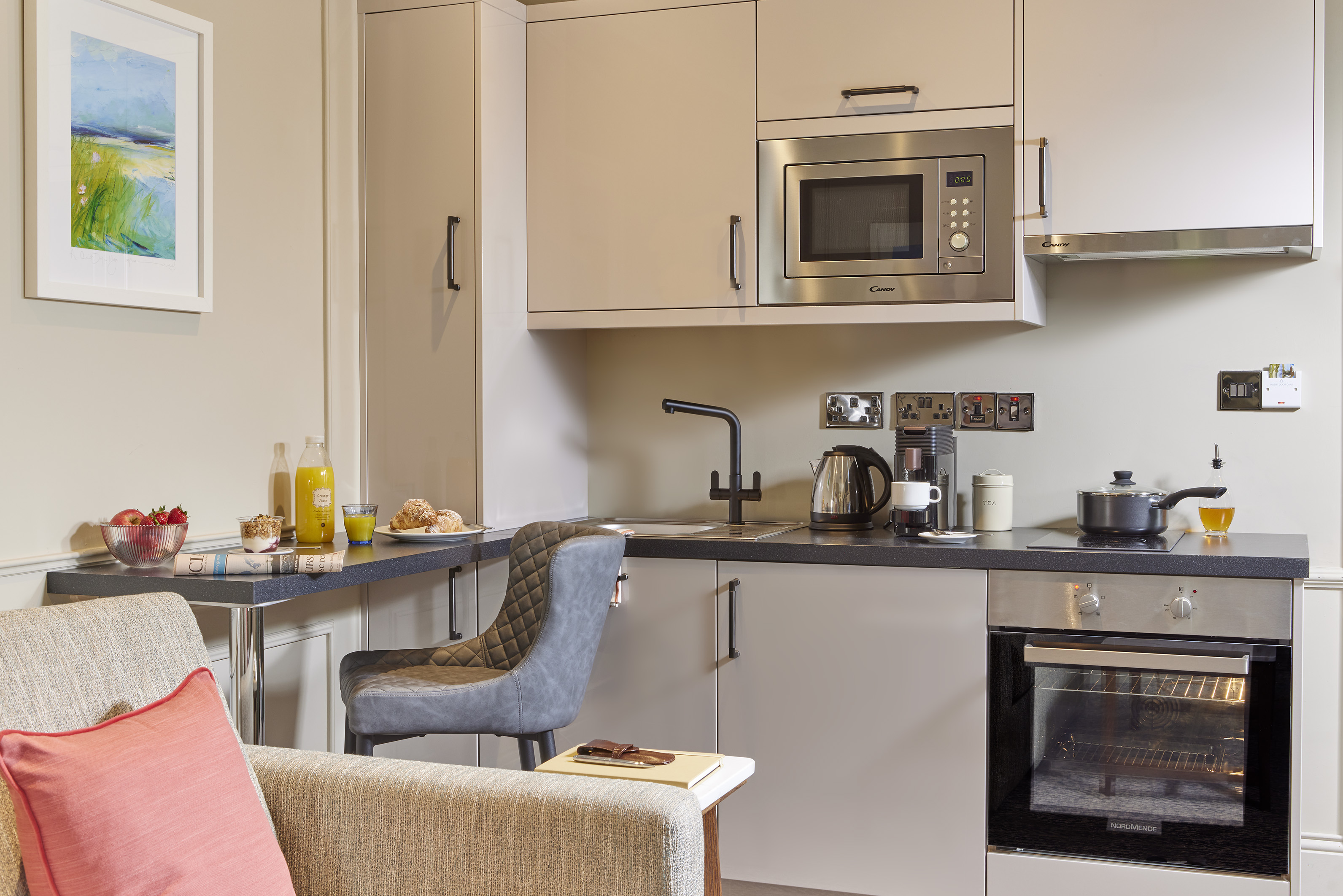 Waterloo Townhouse & Suite 13/16