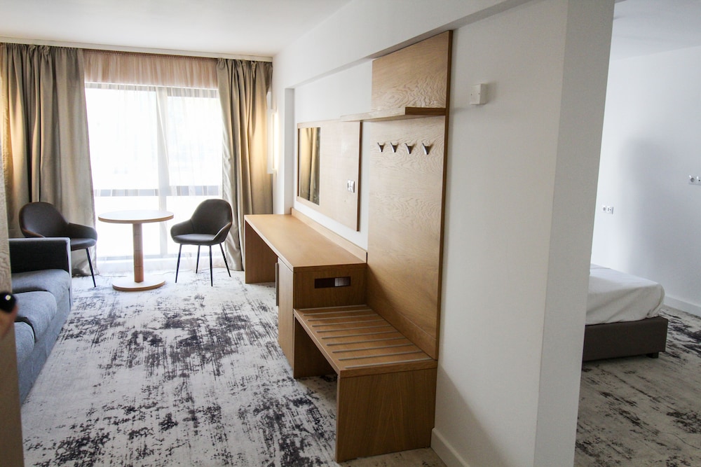 Hotel Avenue 37/64