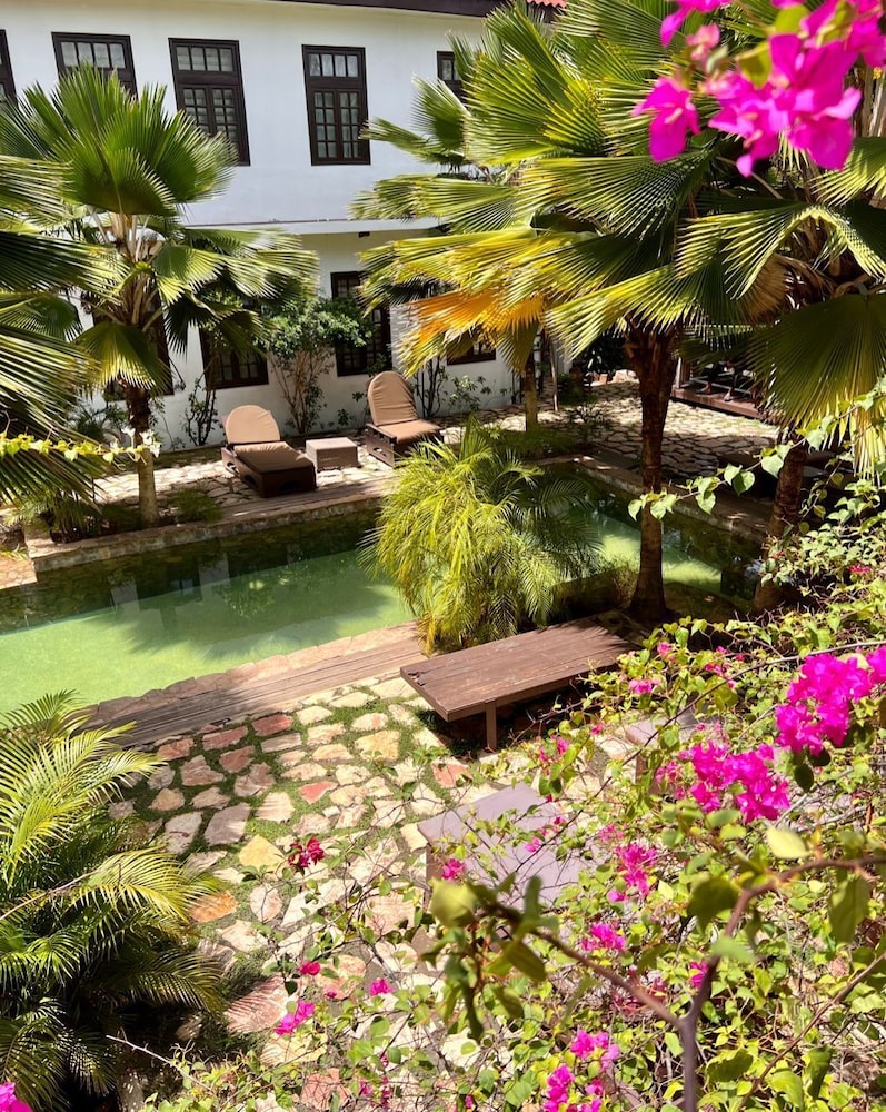 Olma Colonial Suites 56/66