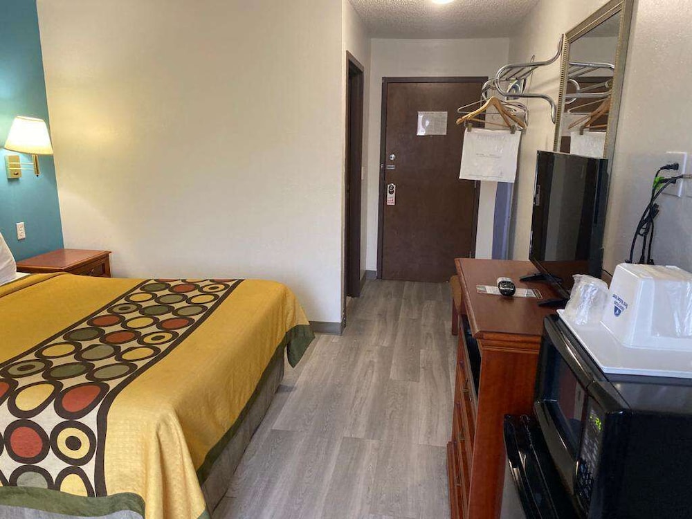 Americas Best Value Inn West Frankfort 11/30