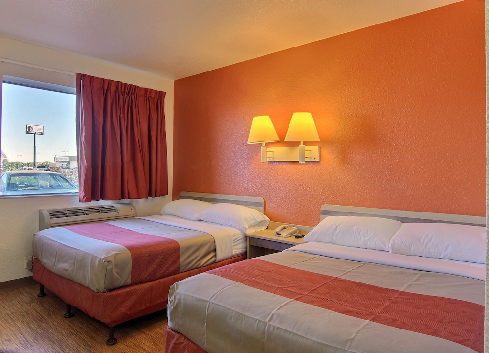 Motel6 Bismarck, ND 24/54