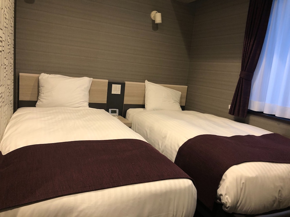 ECONOMY, TWIN BEDS