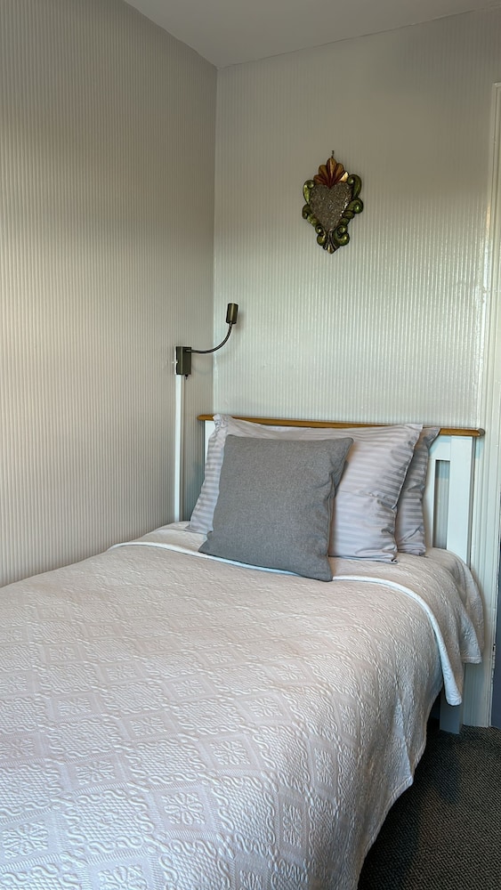 Greylands Guesthouse 17/50