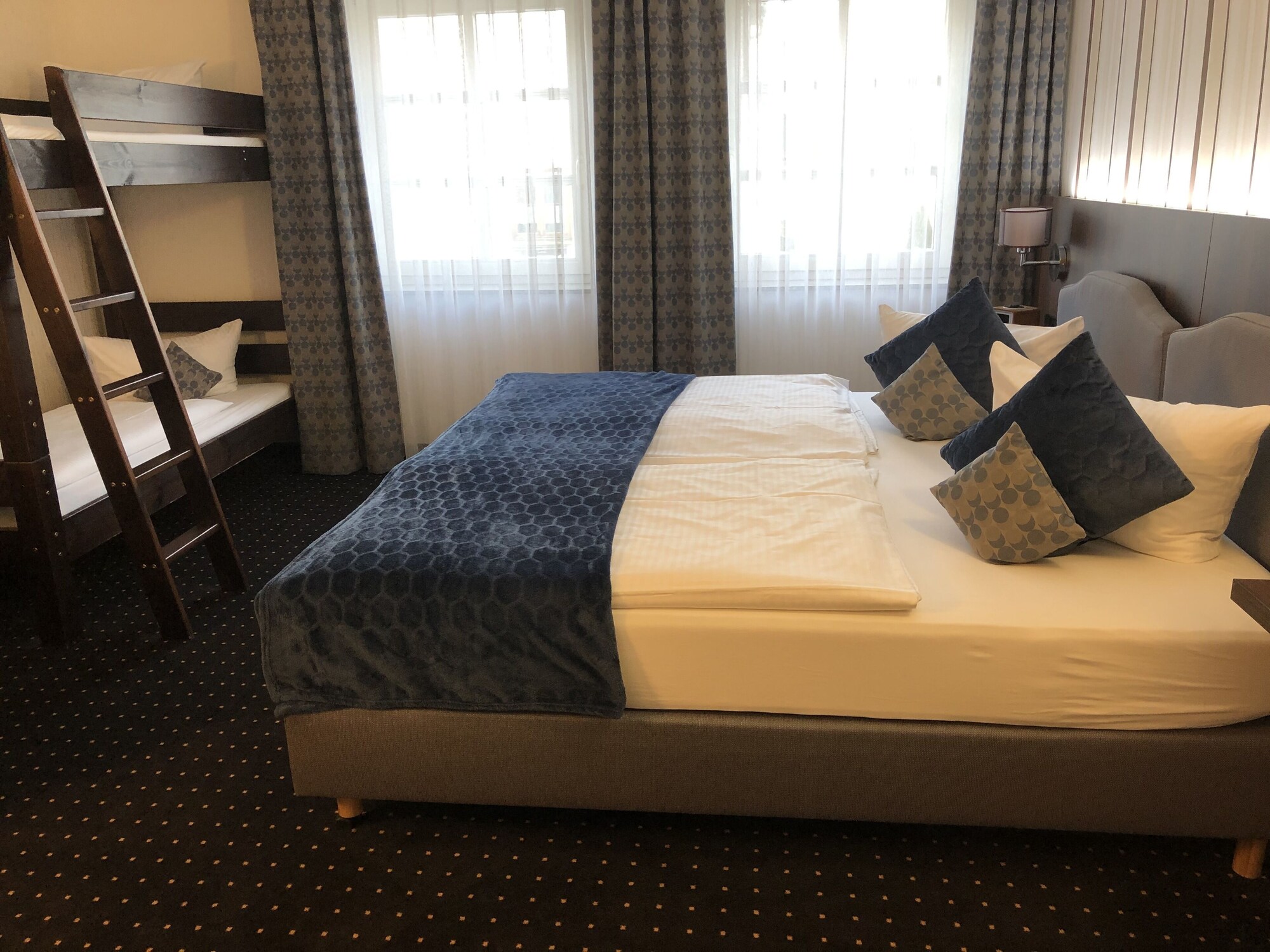 Family, Triple, 1 Double and 1 Single Bed, Lobinger Hotel Weisses Ross 6/10