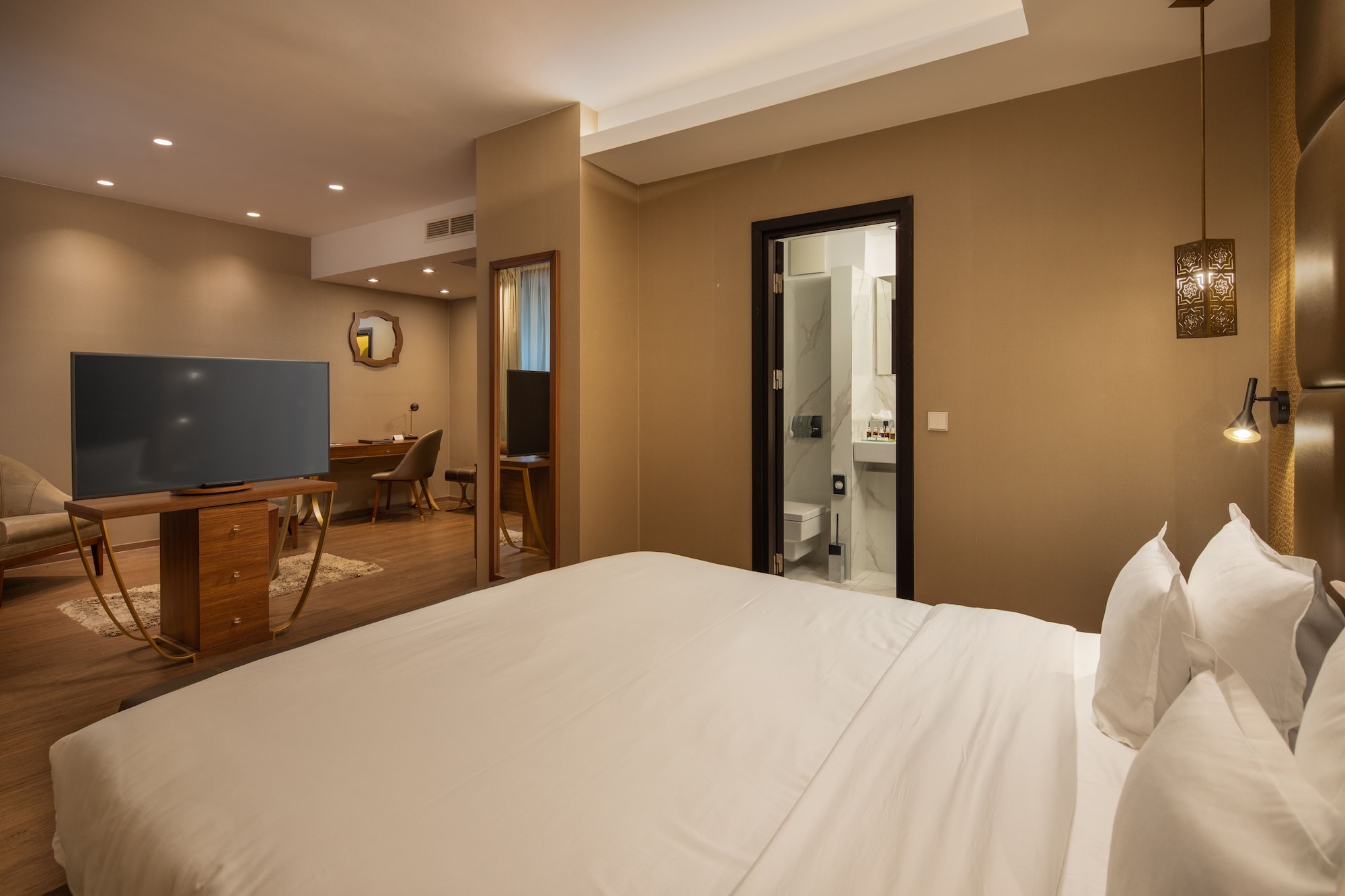 EXECUTIVE, DOUBLE BED