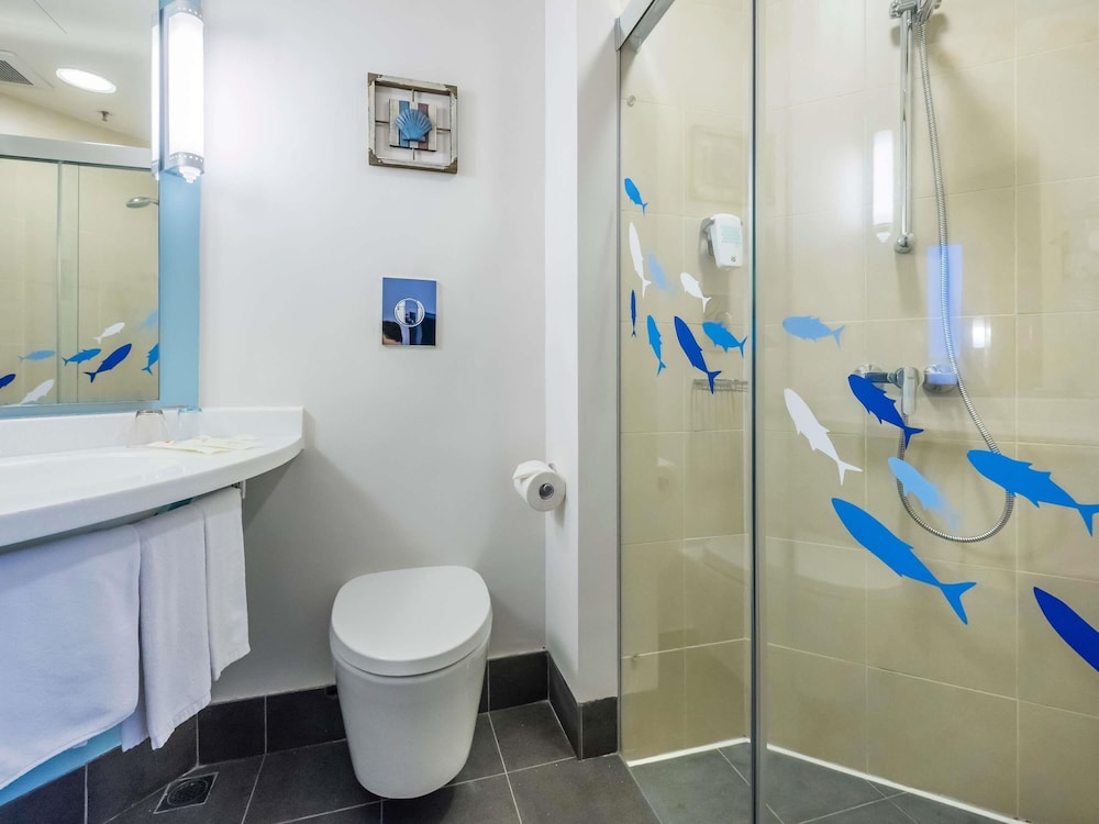 Ibis Hong Kong Central & Sheung Wan Hotel 65/65