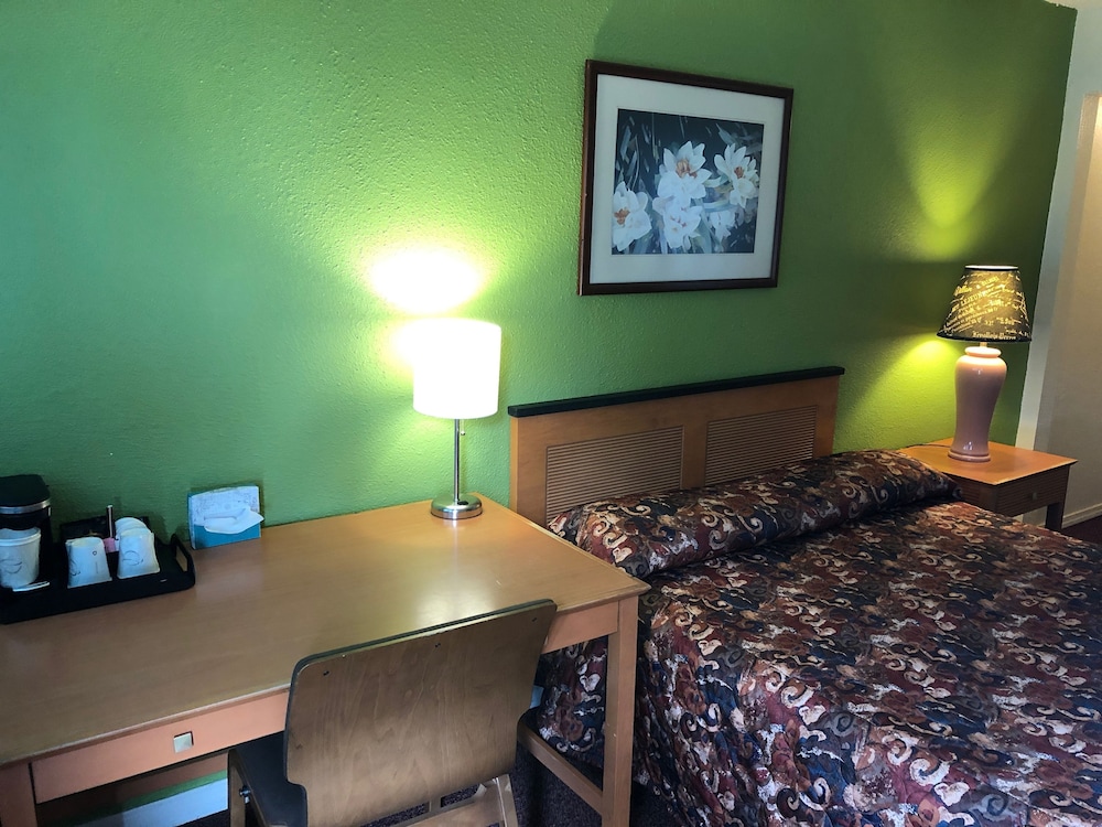 Lakeshore Inn 15/53