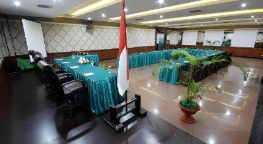 Banjarmasin Internasional 12/49