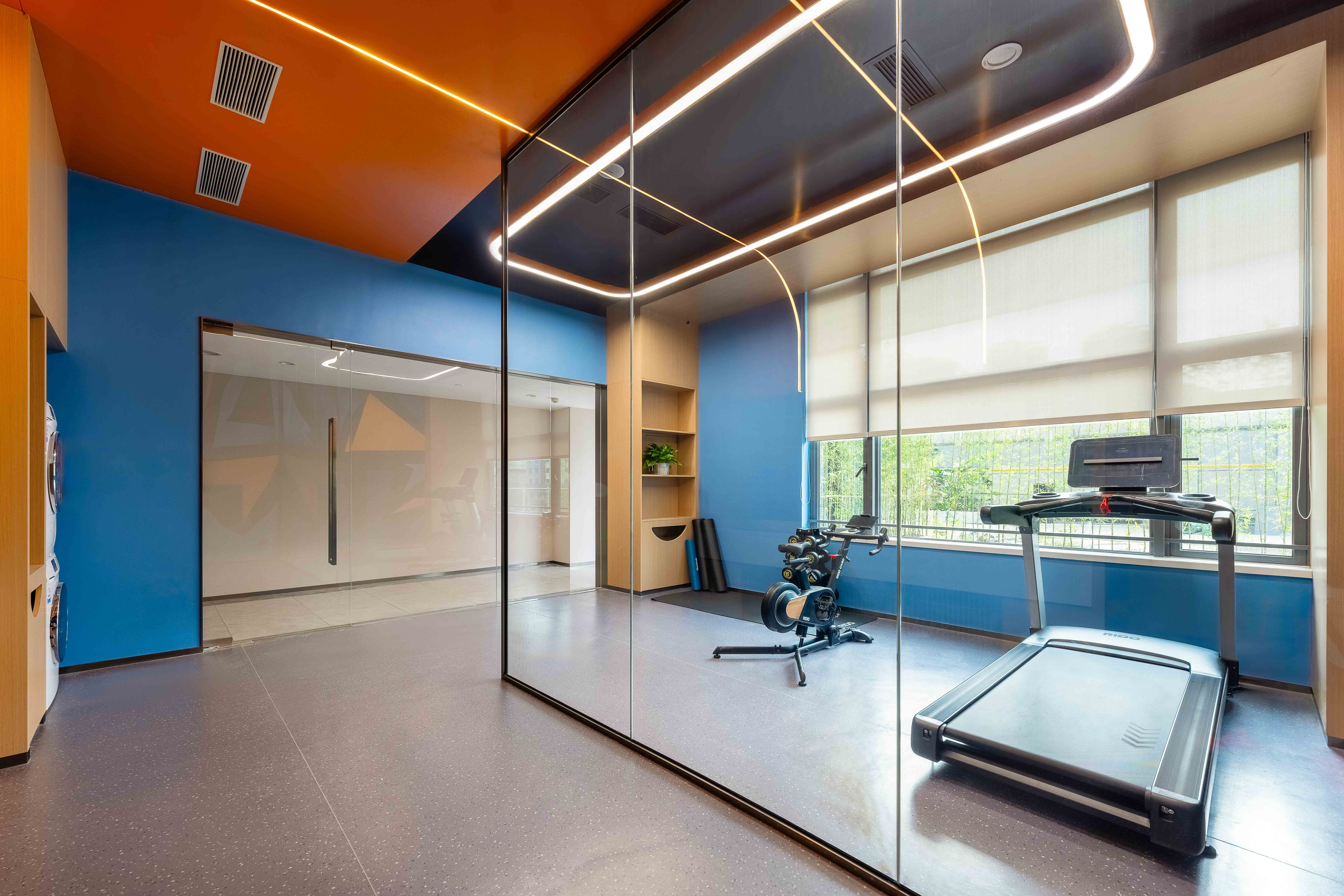 Holiday Inn Express Jiangmen East Station 32/51