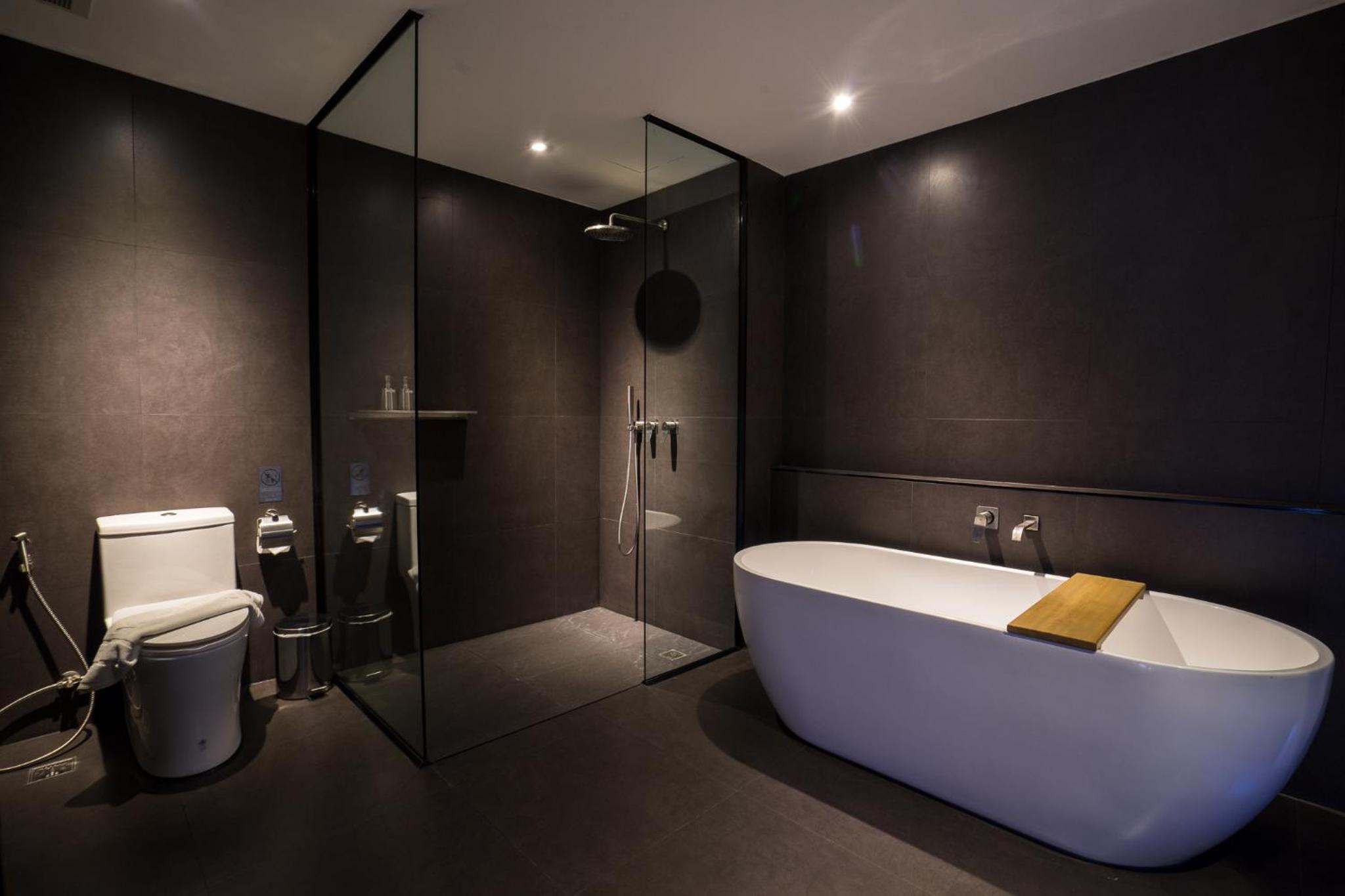Deluxe, Double Bed, Bathtub, POR Thapae Gate 7/8