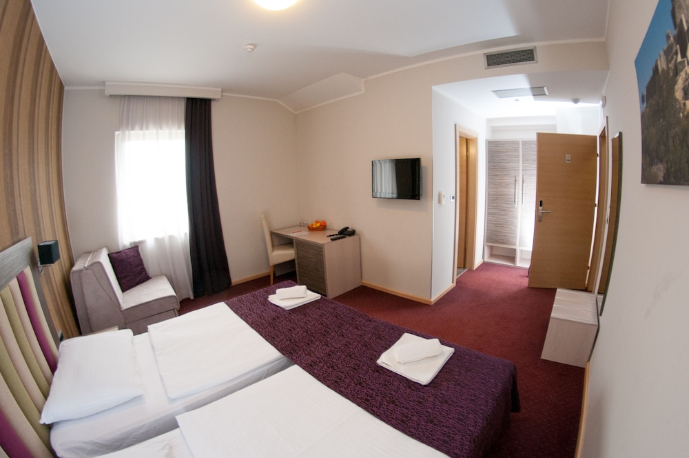 Hotel Brotnjo 13/67