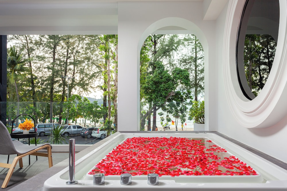 Anona Beachfront Phuket Resort 37/65