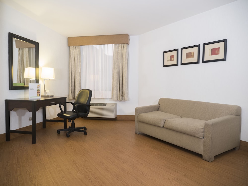 Holiday Inn Tijuana Zona Rio 46/74
