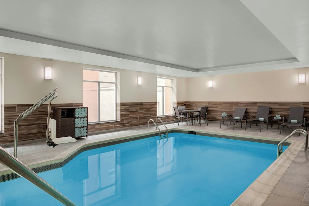 FAIRFIELD INN & SUITES CINCINNATI UPTOWN/UNIVERSITY AREA 21/50