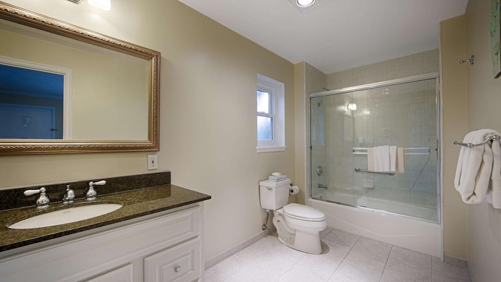 Carmel Bay View Inn 44/46