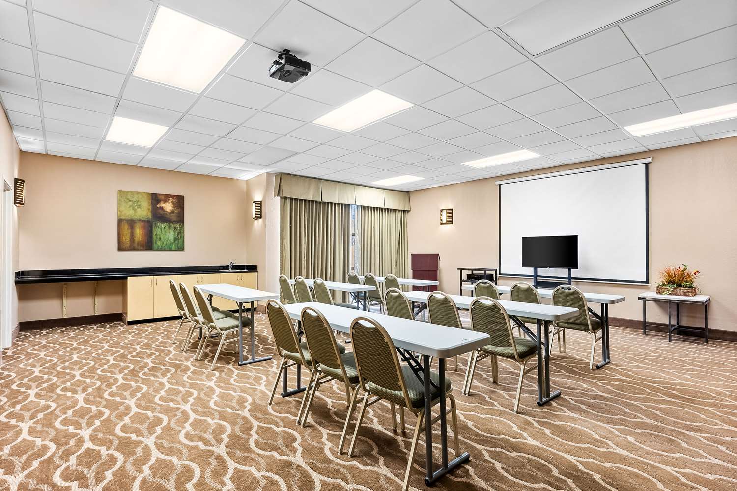 Comfort Suites Panama City Near Tyndall AFB 35/43