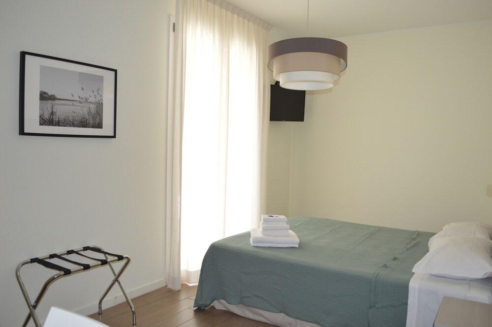 SUPERIOR, DOUBLE OR TWIN BED