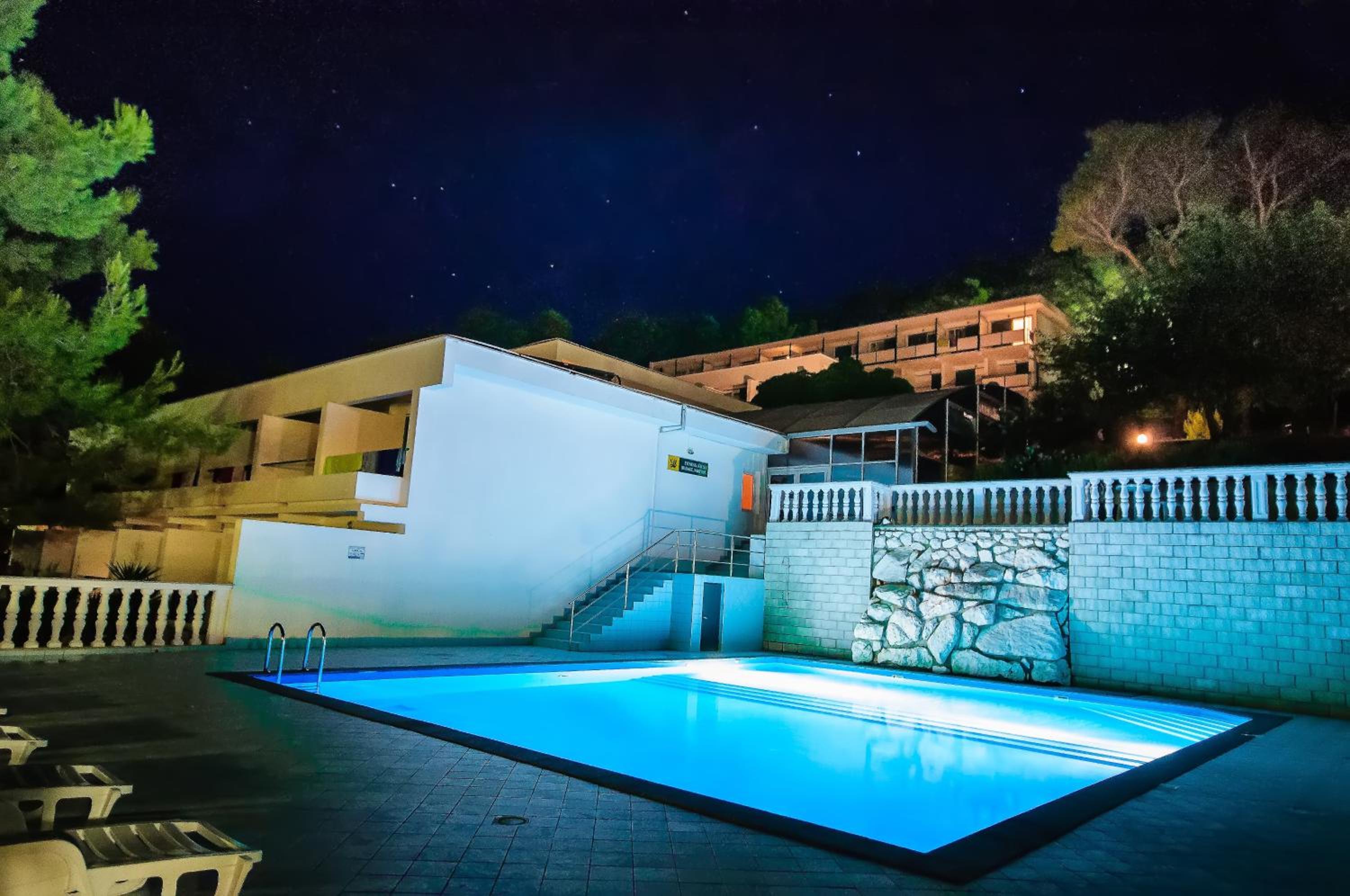 Lavanda Hotel 2/50