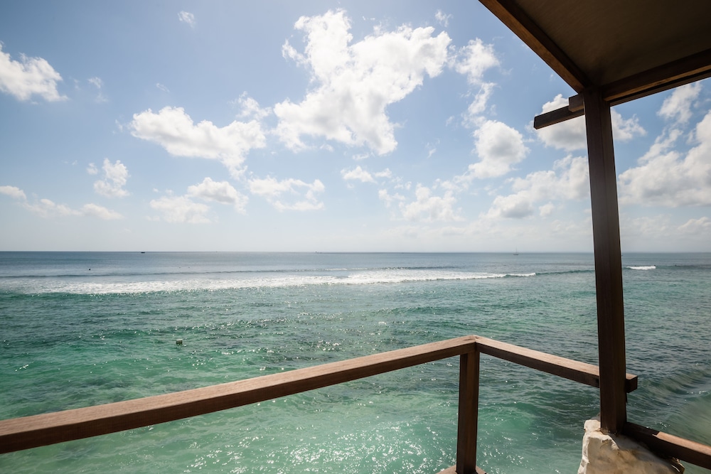 Rock 'N Reef Hotel 52/66