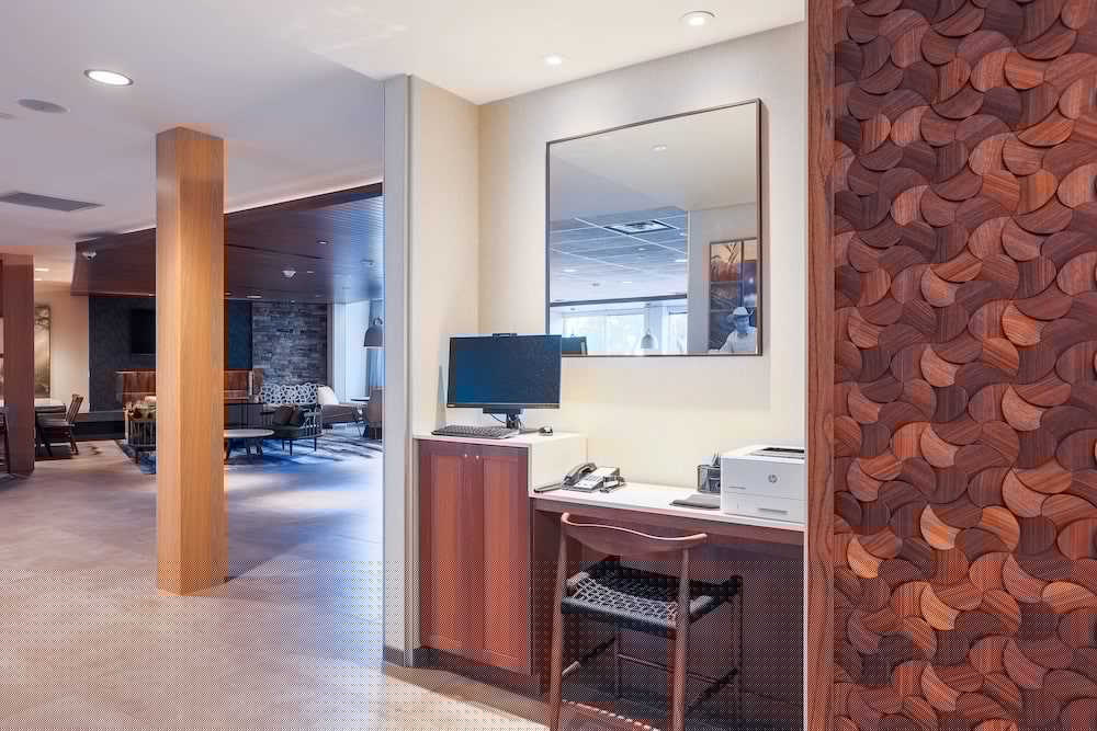 Fairfield Inn & Suites by Marriott Marquette 34/37
