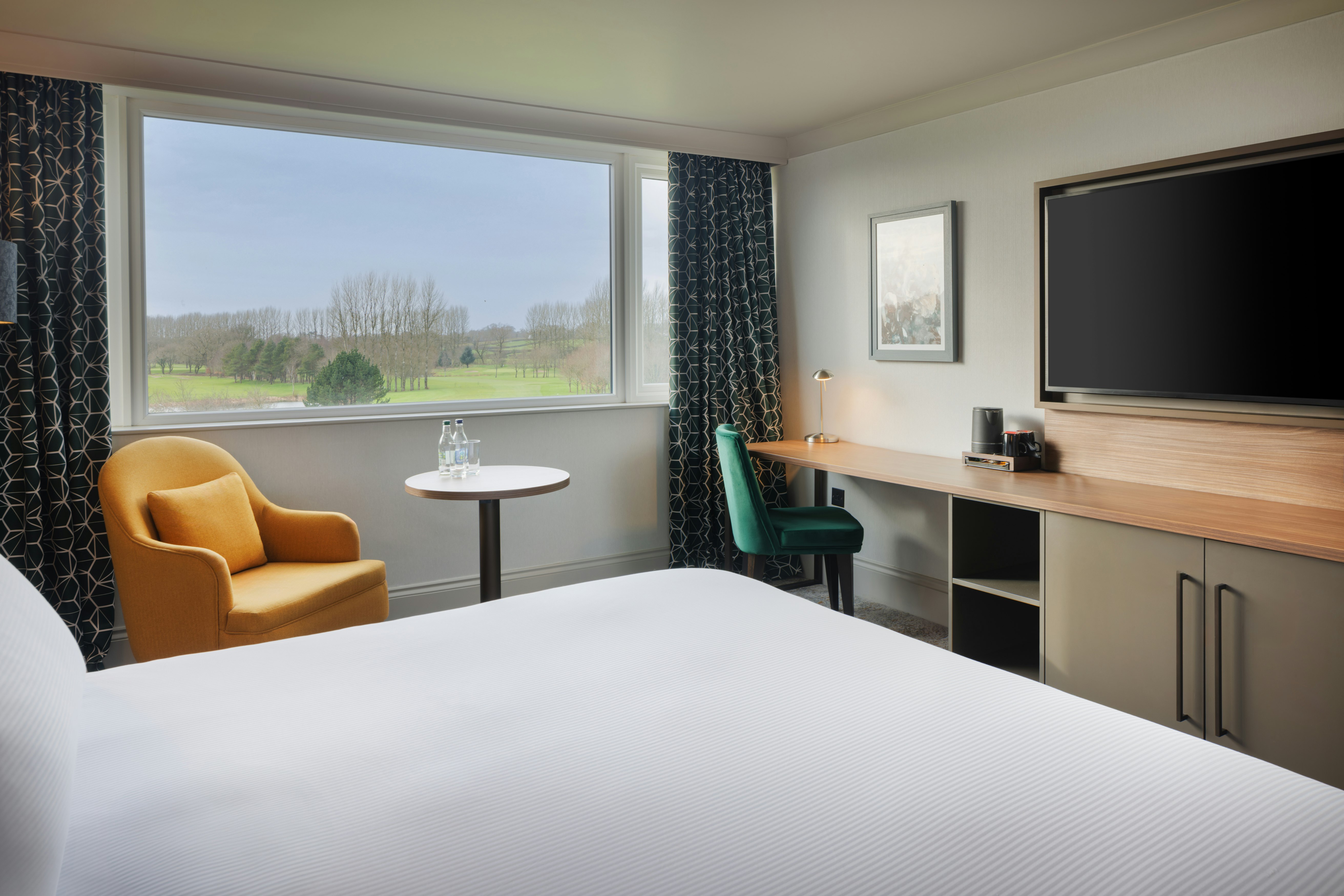 Deluxe, King Bed, Golf Course View، DoubleTree by Hilton Belfast Templepatrick Golf & Country Club 2/4