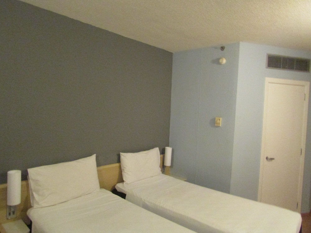 Ibis Aracatuba 13/48