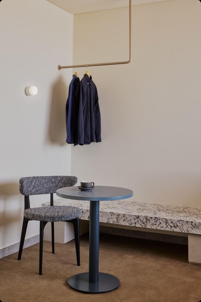 Garde Hotel (Warders Hotel) 39/46