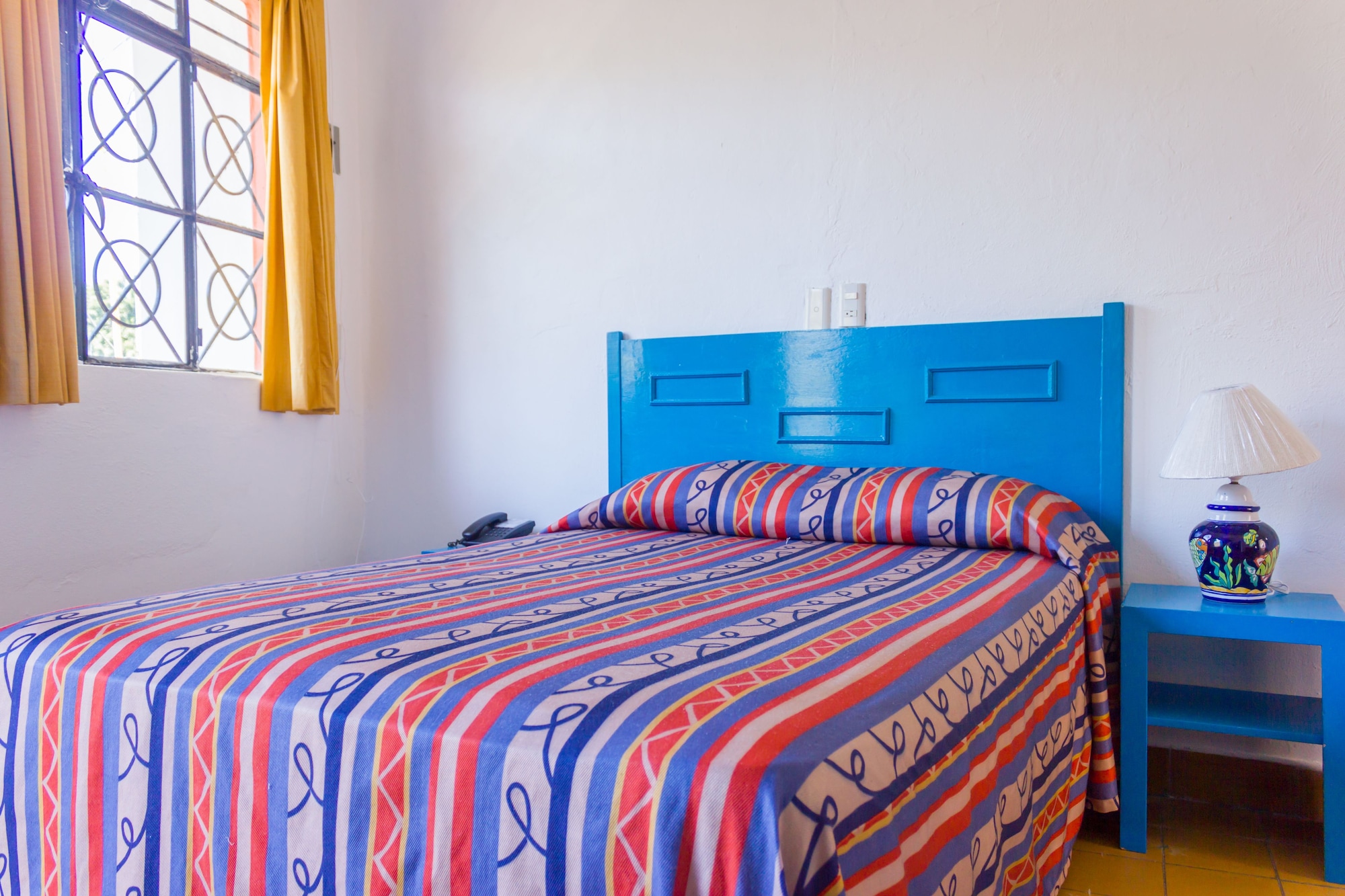 BASIC, TWIN BEDS, NO VIEW