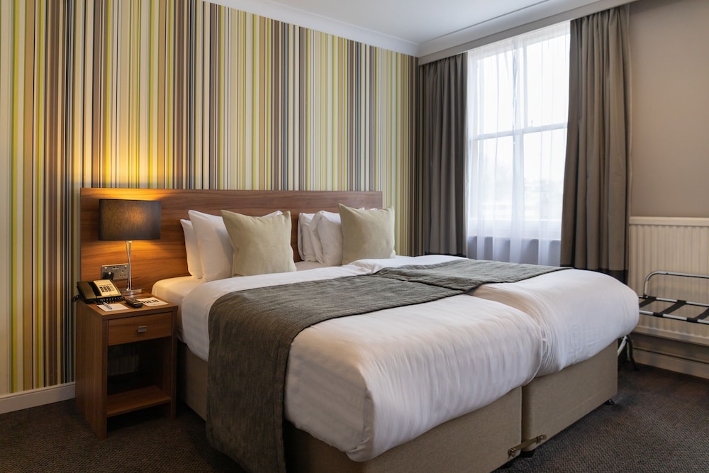 EXECUTIVE, TWIN BEDS
