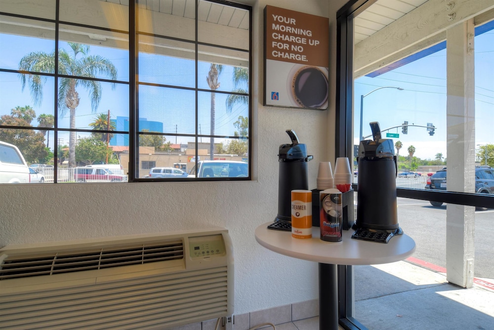 Motel6 Santa Ana, CA 40/53