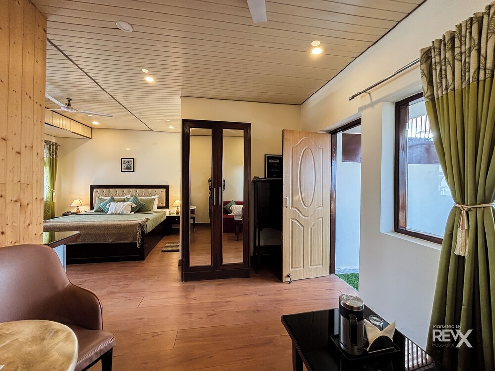 HOTEL SUNNY COT 26/55