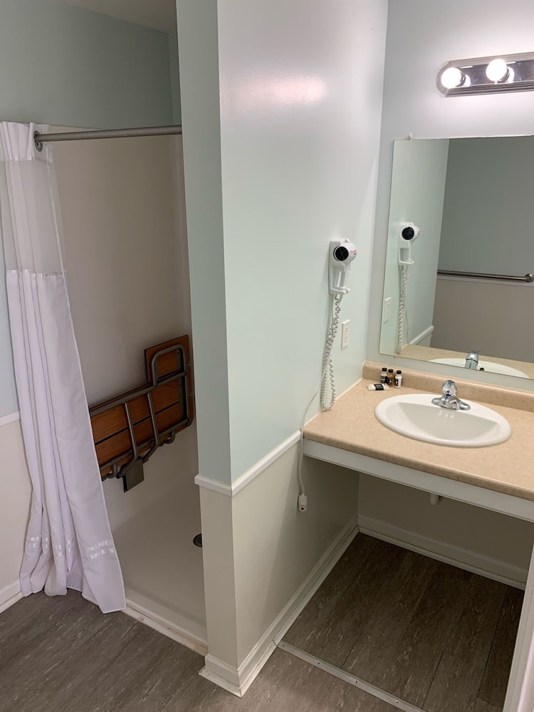 Sun N Sand Resort 20/20