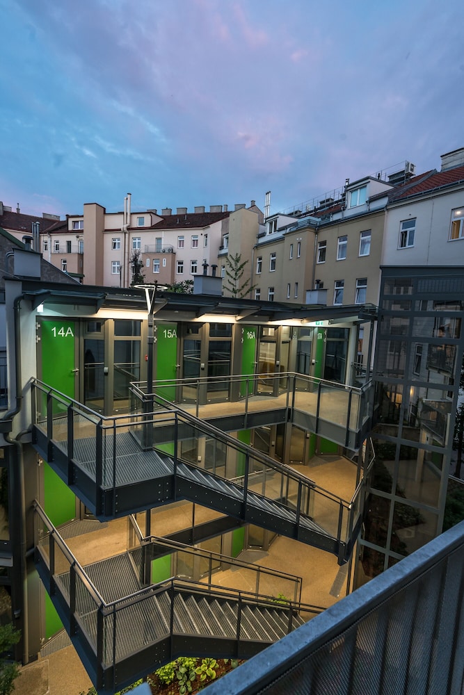 Smart Apart Living - Wien Hauptbahnhof - self check-in 1/50